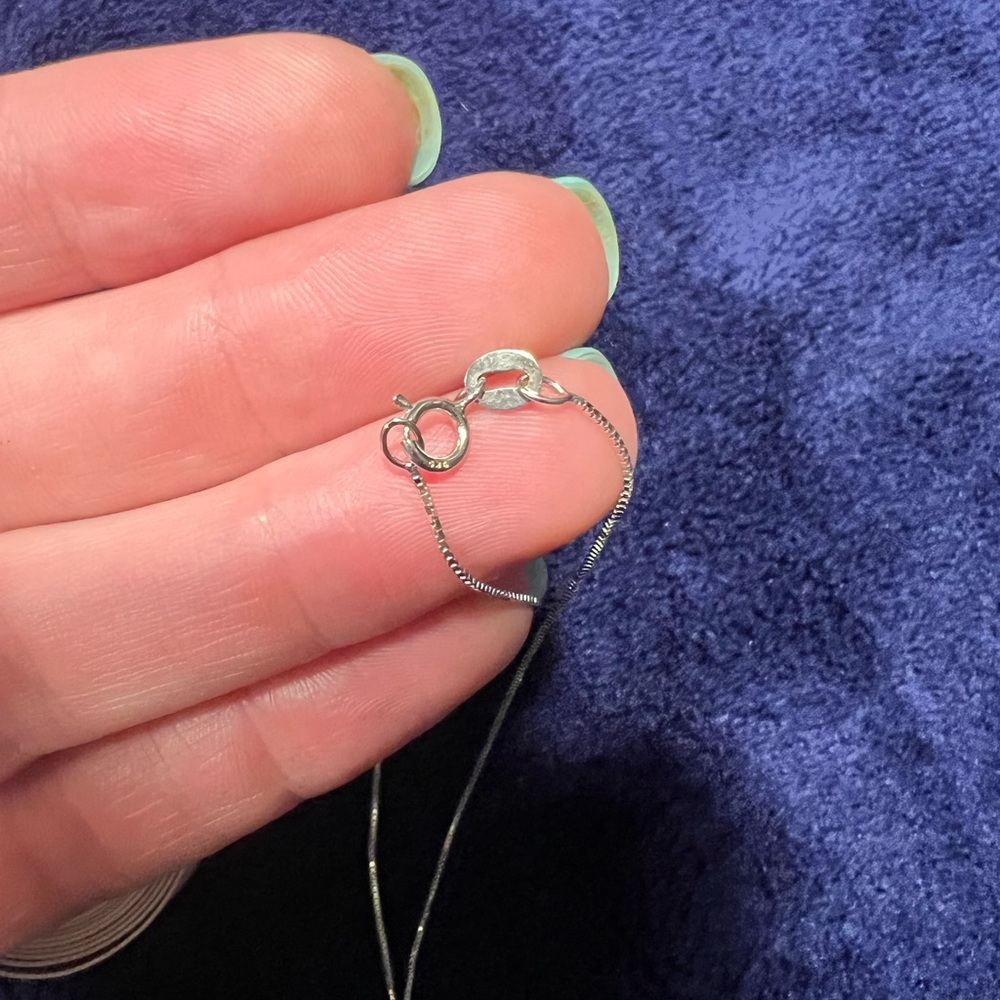 Sterling silver whale tail necklace - Picture 4 of 9